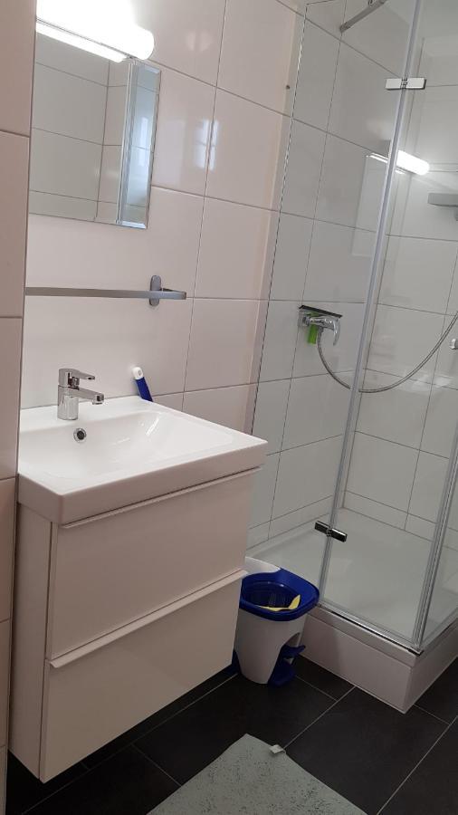 Outletcity Ferienwohnung Apartment 2 Метцинген Экстерьер фото