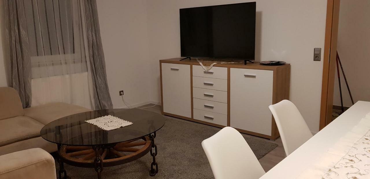 Outletcity Ferienwohnung Apartment 2 Метцинген Экстерьер фото
