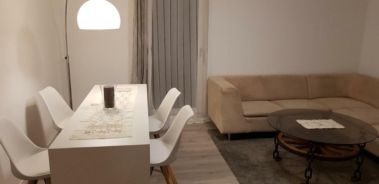 Outletcity Ferienwohnung Apartment 2 Метцинген Экстерьер фото