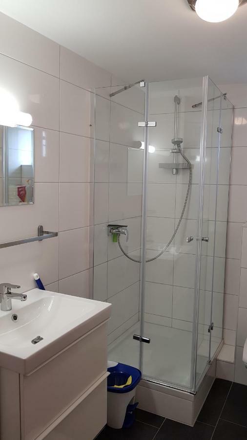 Outletcity Ferienwohnung Apartment 2 Метцинген Экстерьер фото
