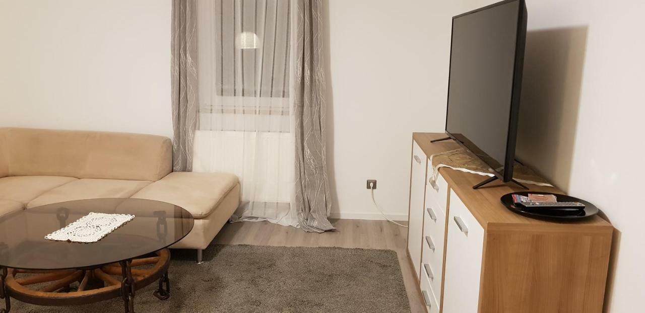 Outletcity Ferienwohnung Apartment 2 Метцинген Экстерьер фото