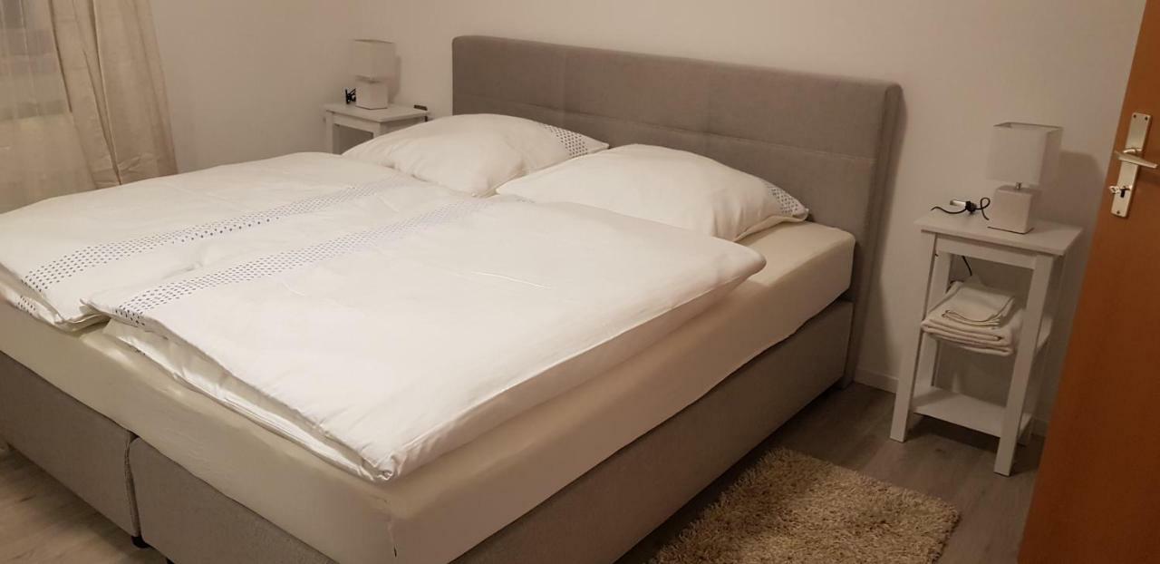 Outletcity Ferienwohnung Apartment 2 Метцинген Экстерьер фото