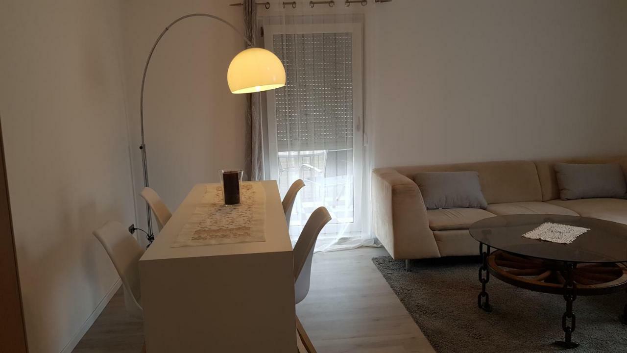 Outletcity Ferienwohnung Apartment 2 Метцинген Экстерьер фото
