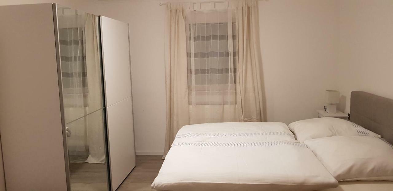 Outletcity Ferienwohnung Apartment 2 Метцинген Экстерьер фото