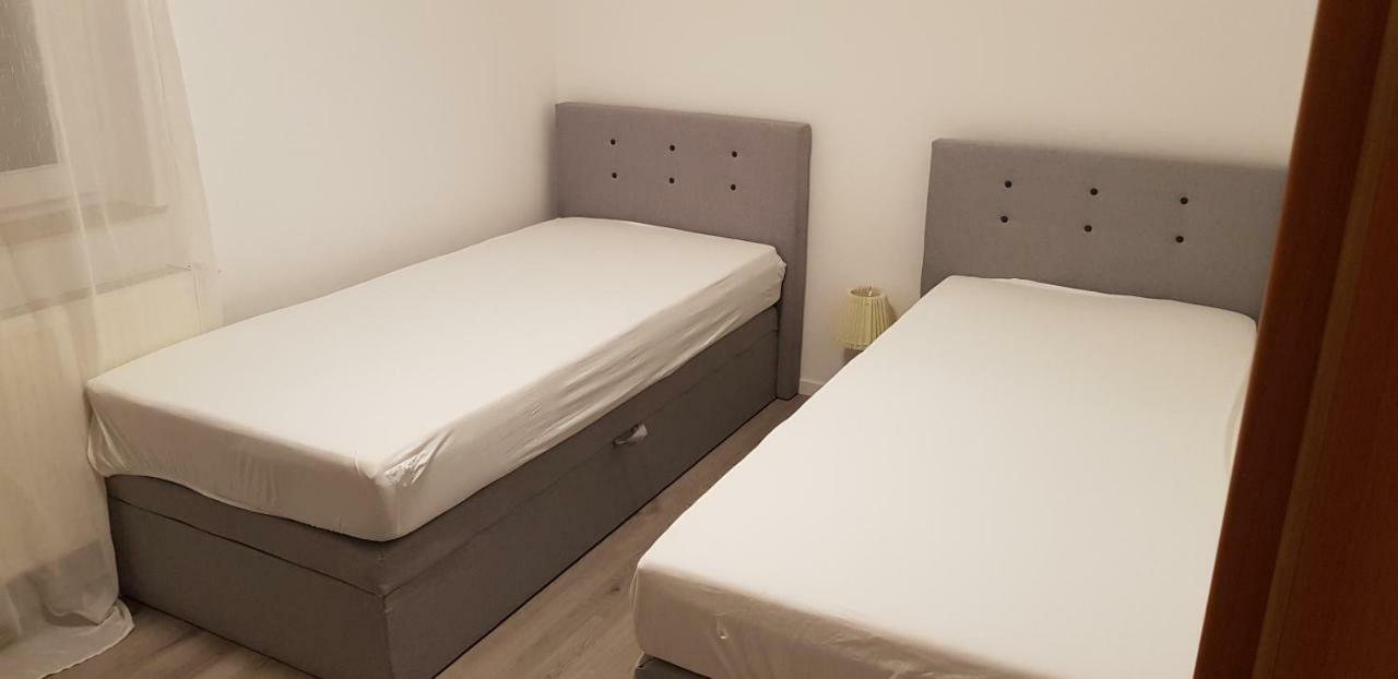 Outletcity Ferienwohnung Apartment 2 Метцинген Экстерьер фото